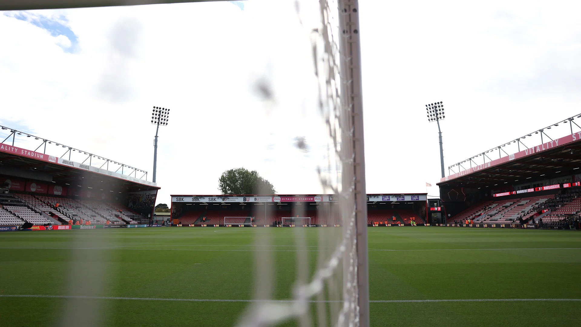 西汉姆联客战伯恩茅斯前瞻，历史性回顾与关键赛前信息揭秘！