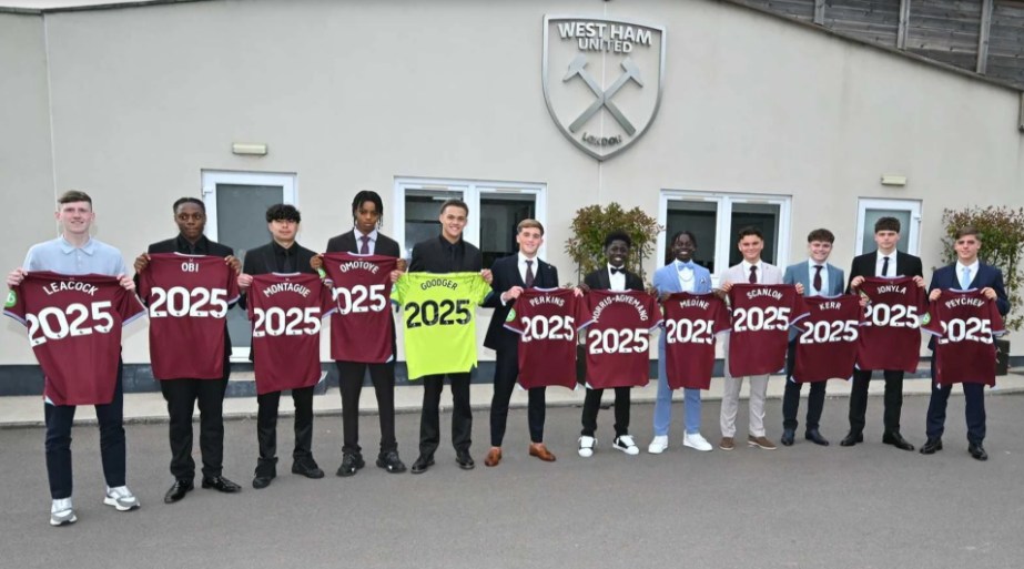 西汉姆U17学员将迎战莱斯特城，四分之一决赛火力全开，未来星光闪耀！