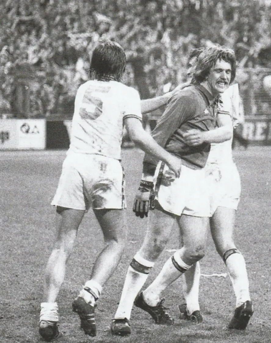 帕克斯流浪者 |传奇门将菲尔·帕克斯曾效力于女王公园巡游者、西汉姆联和比利·邦兹